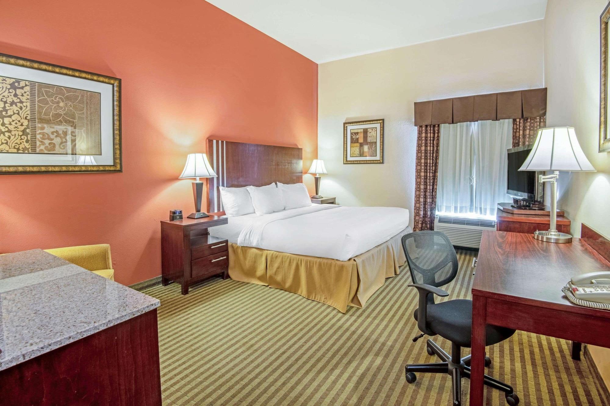 La Quinta By Wyndham Woodward Hotell Exteriör bild