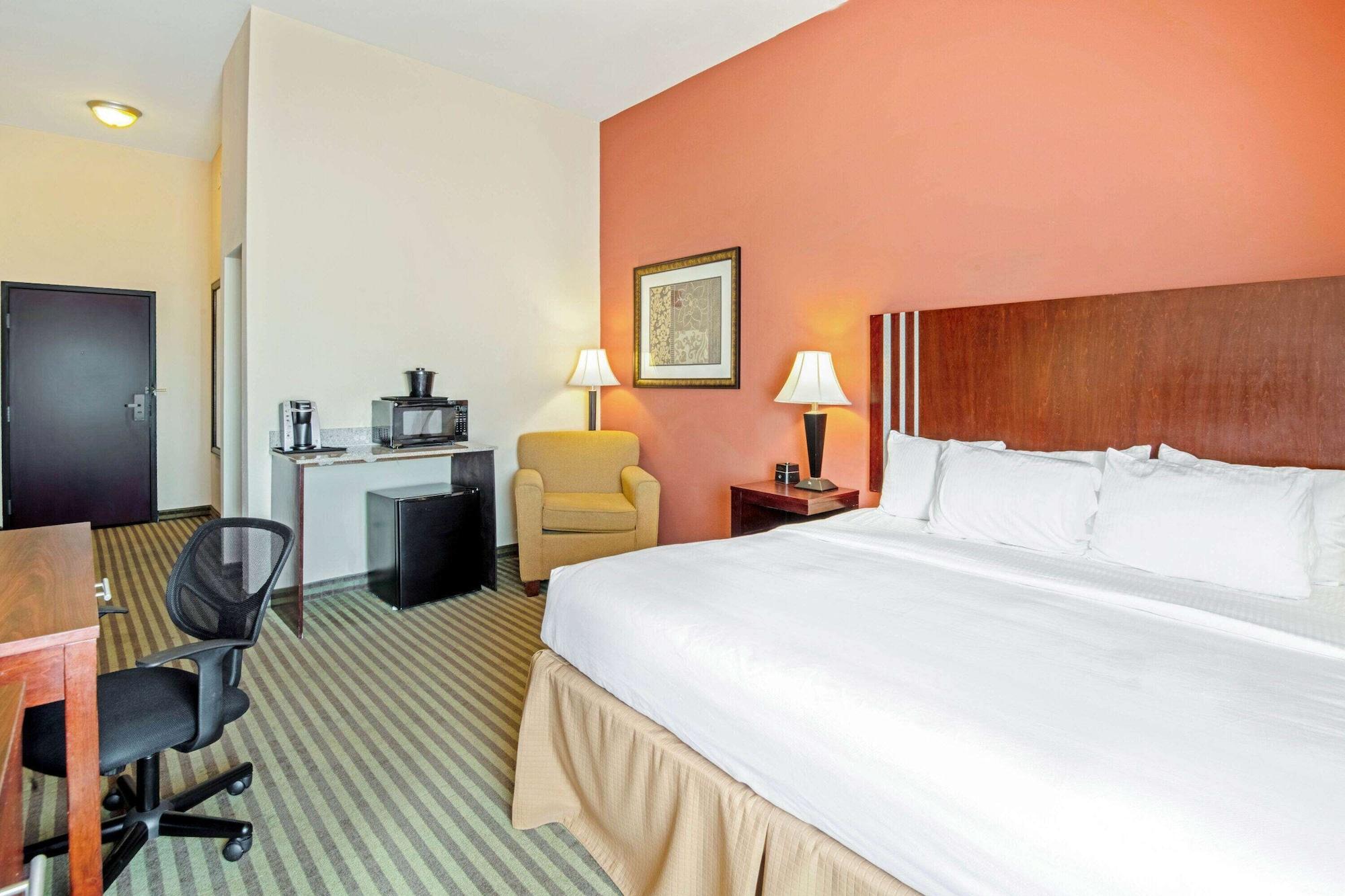 La Quinta By Wyndham Woodward Hotell Exteriör bild