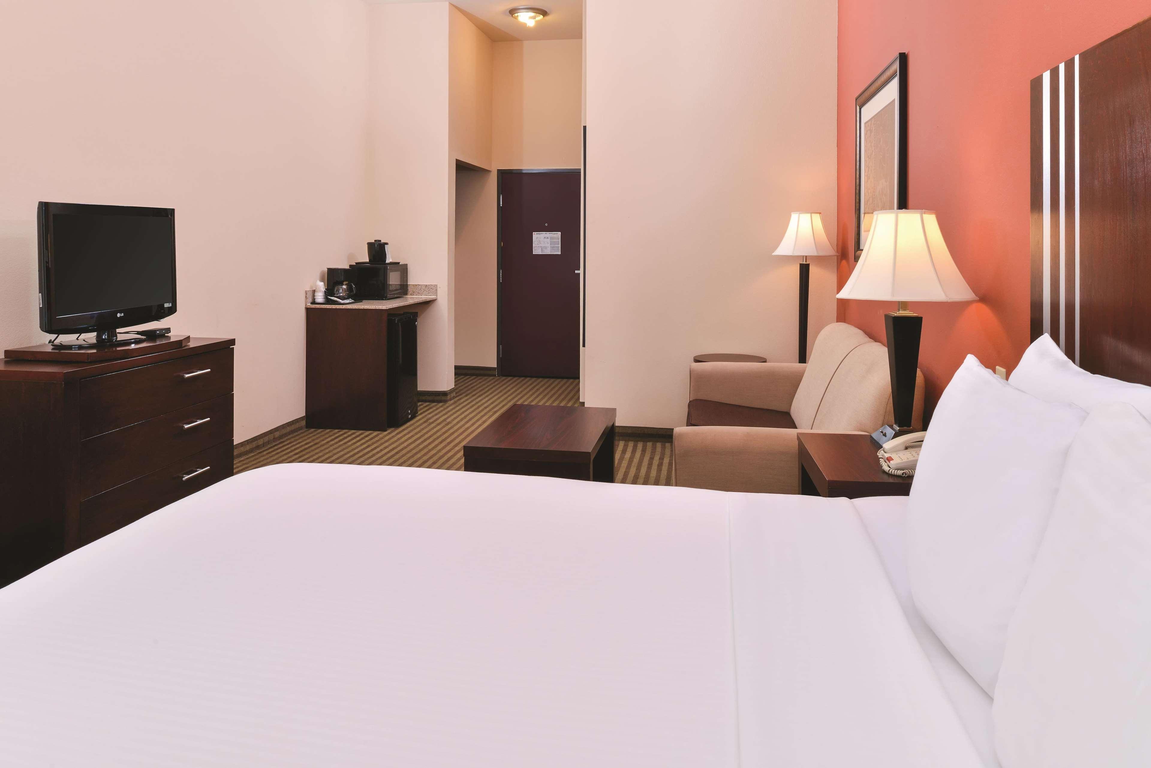 La Quinta By Wyndham Woodward Hotell Exteriör bild