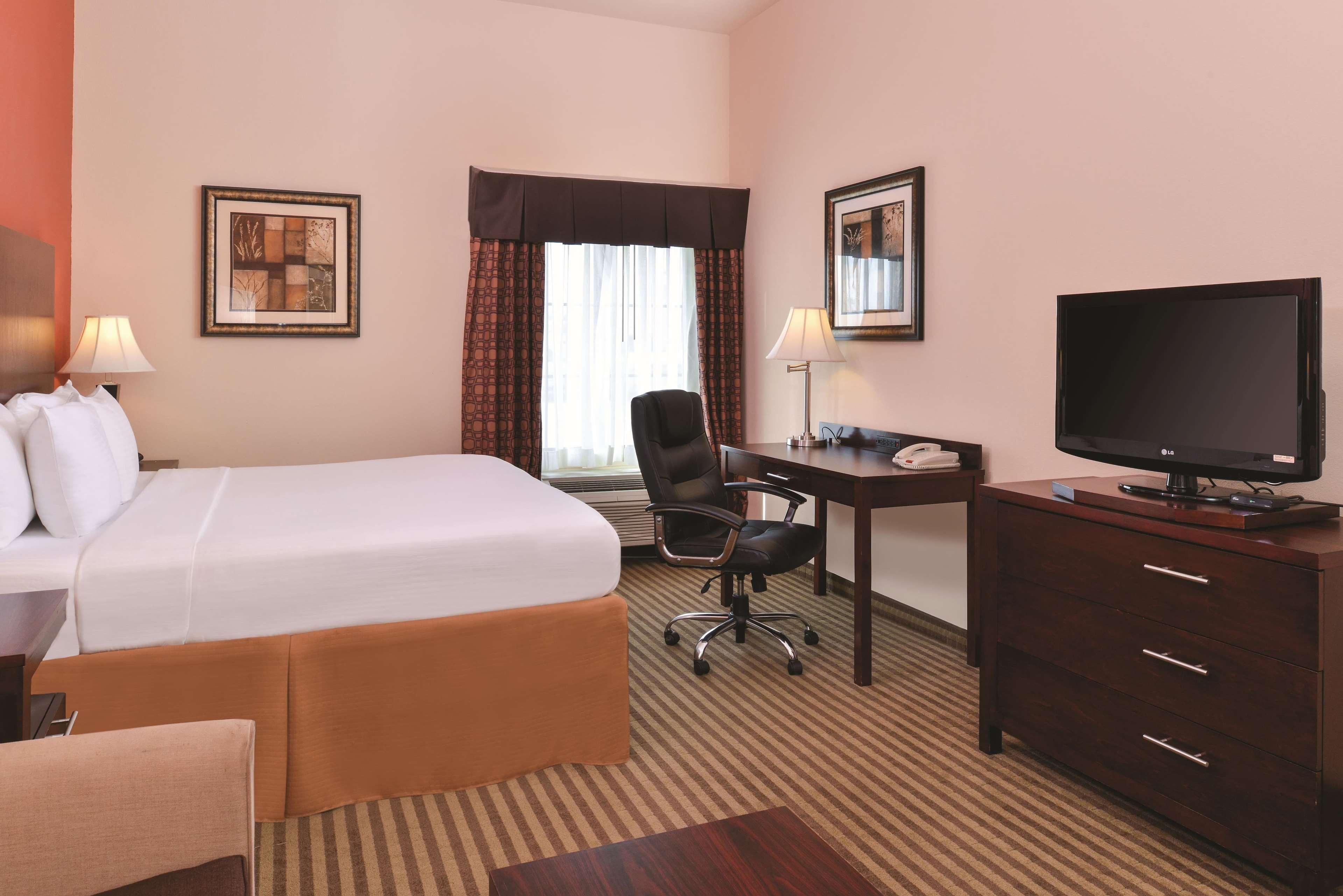 La Quinta By Wyndham Woodward Hotell Exteriör bild