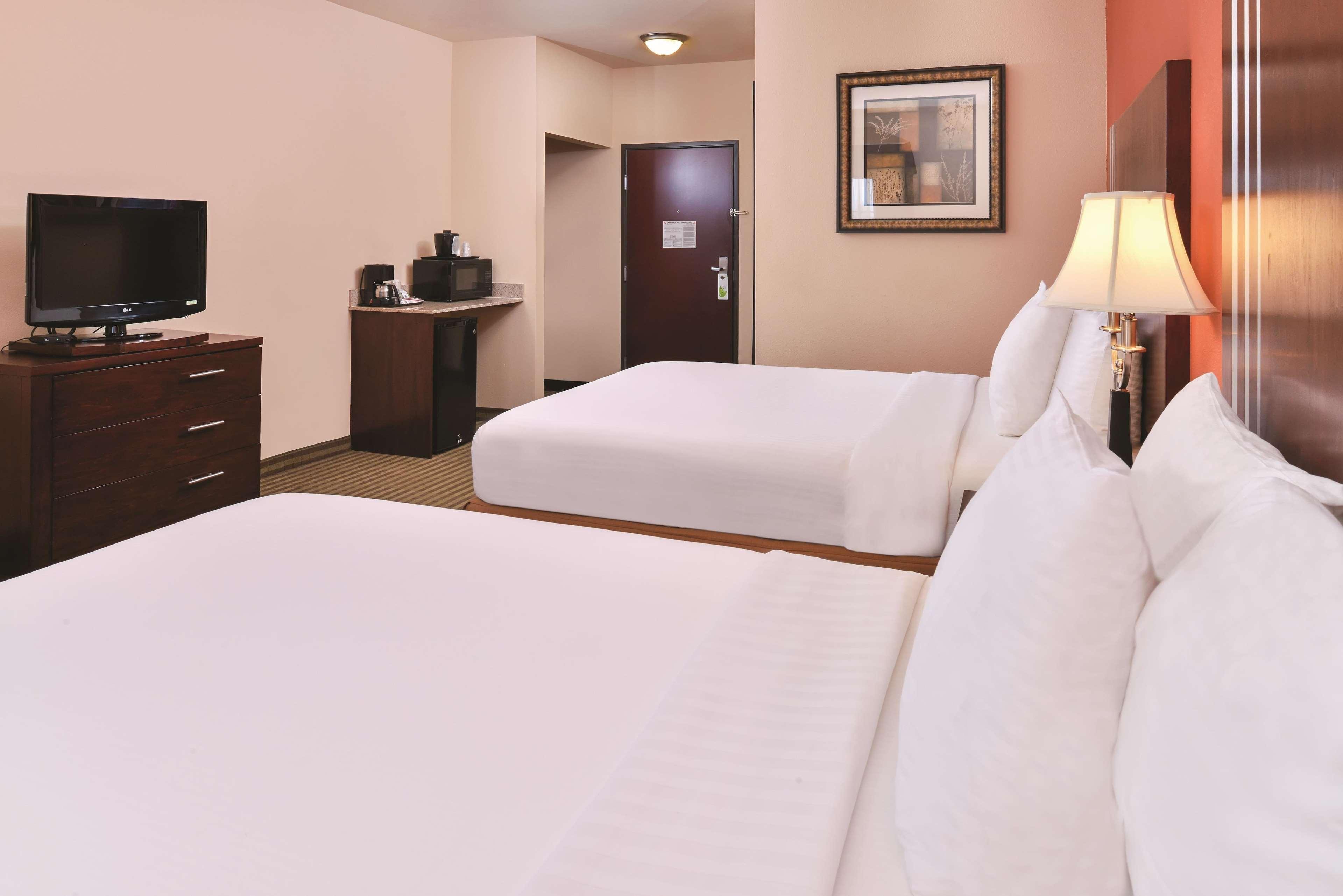 La Quinta By Wyndham Woodward Hotell Exteriör bild