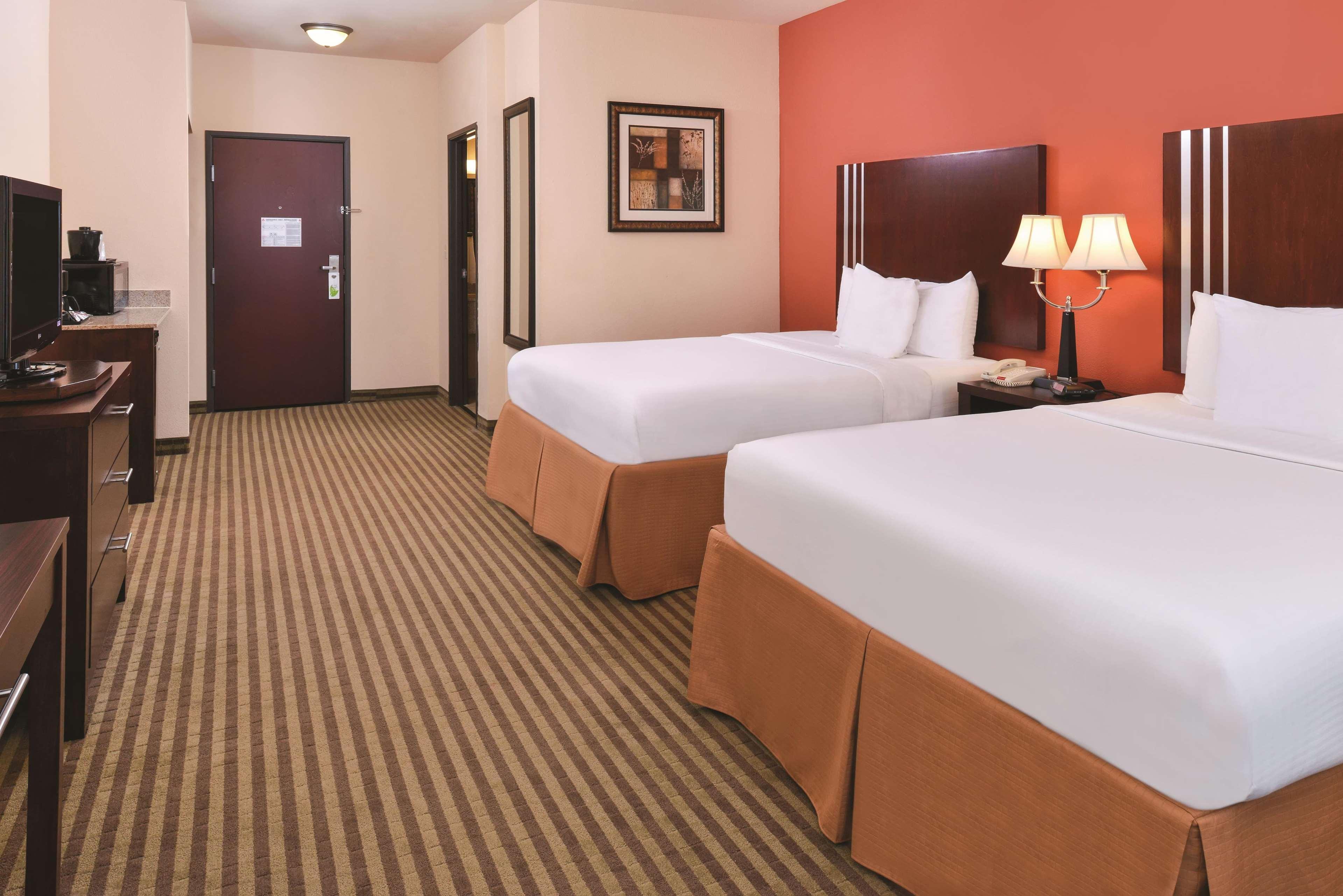 La Quinta By Wyndham Woodward Hotell Exteriör bild