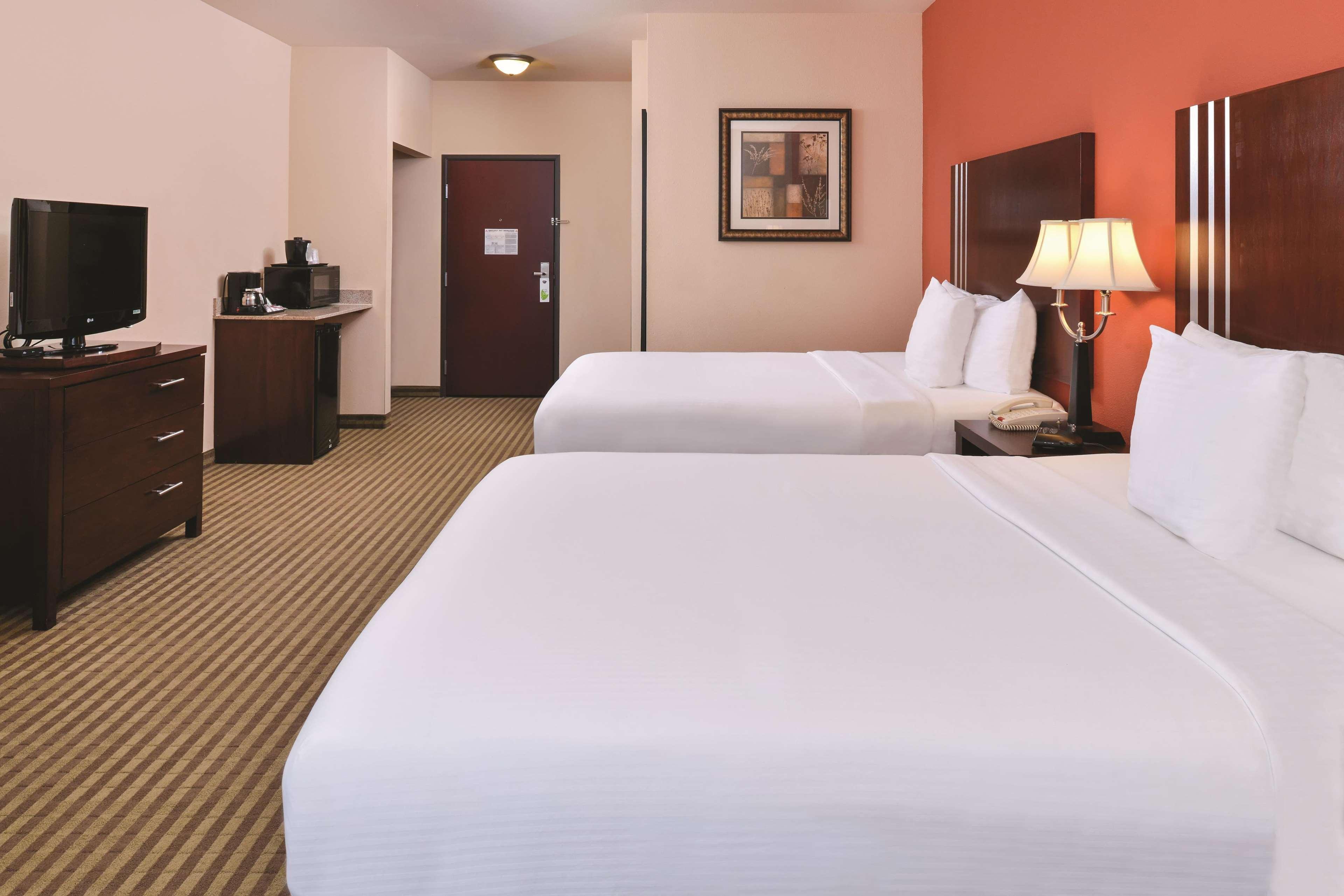 La Quinta By Wyndham Woodward Hotell Exteriör bild