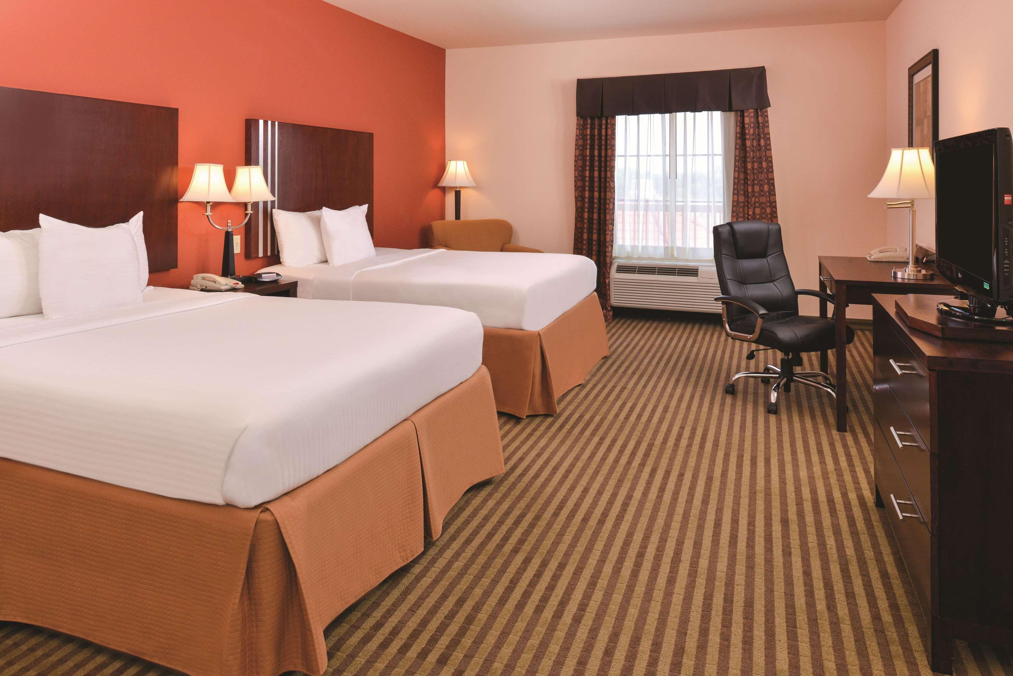 La Quinta By Wyndham Woodward Hotell Exteriör bild