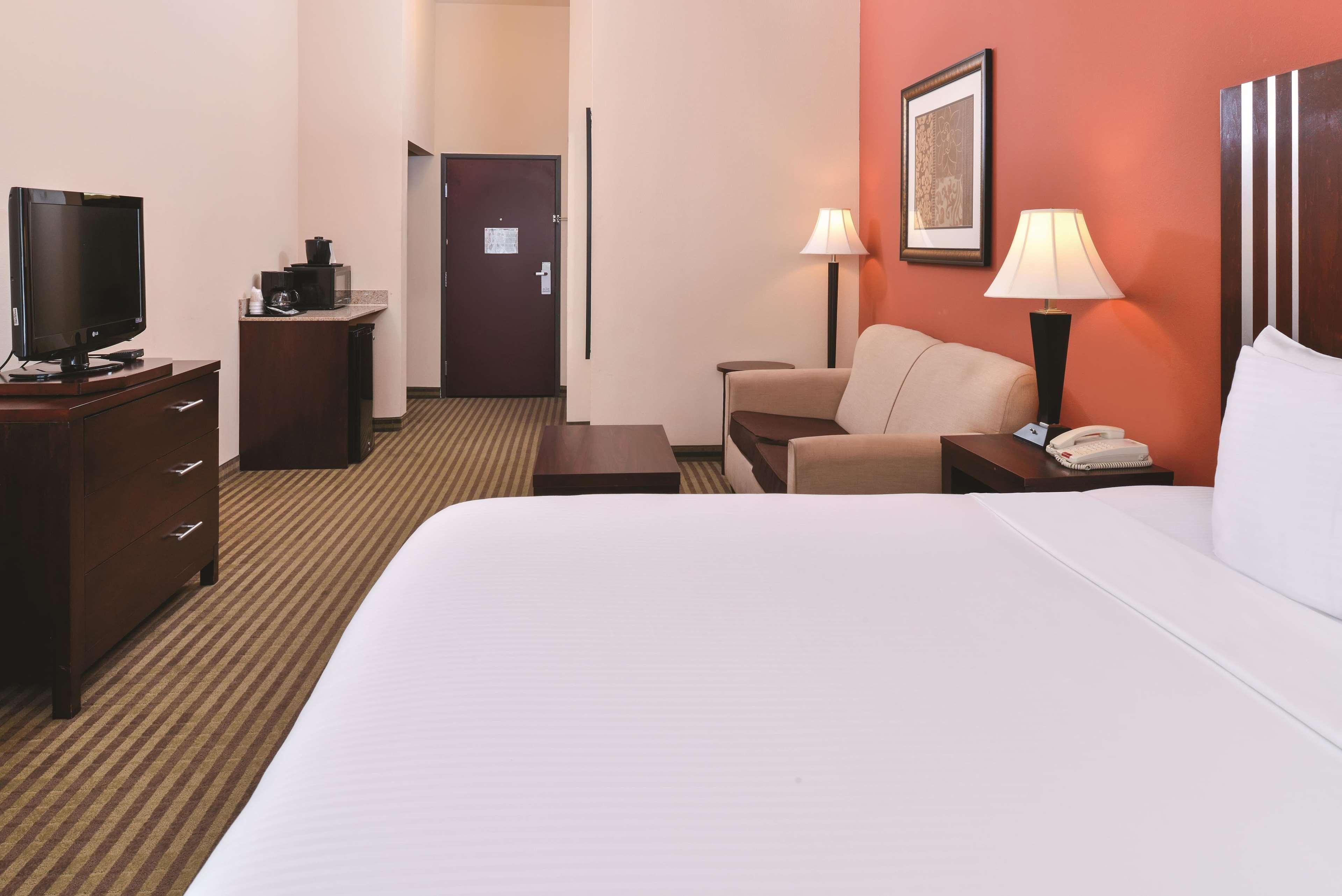 La Quinta By Wyndham Woodward Hotell Exteriör bild