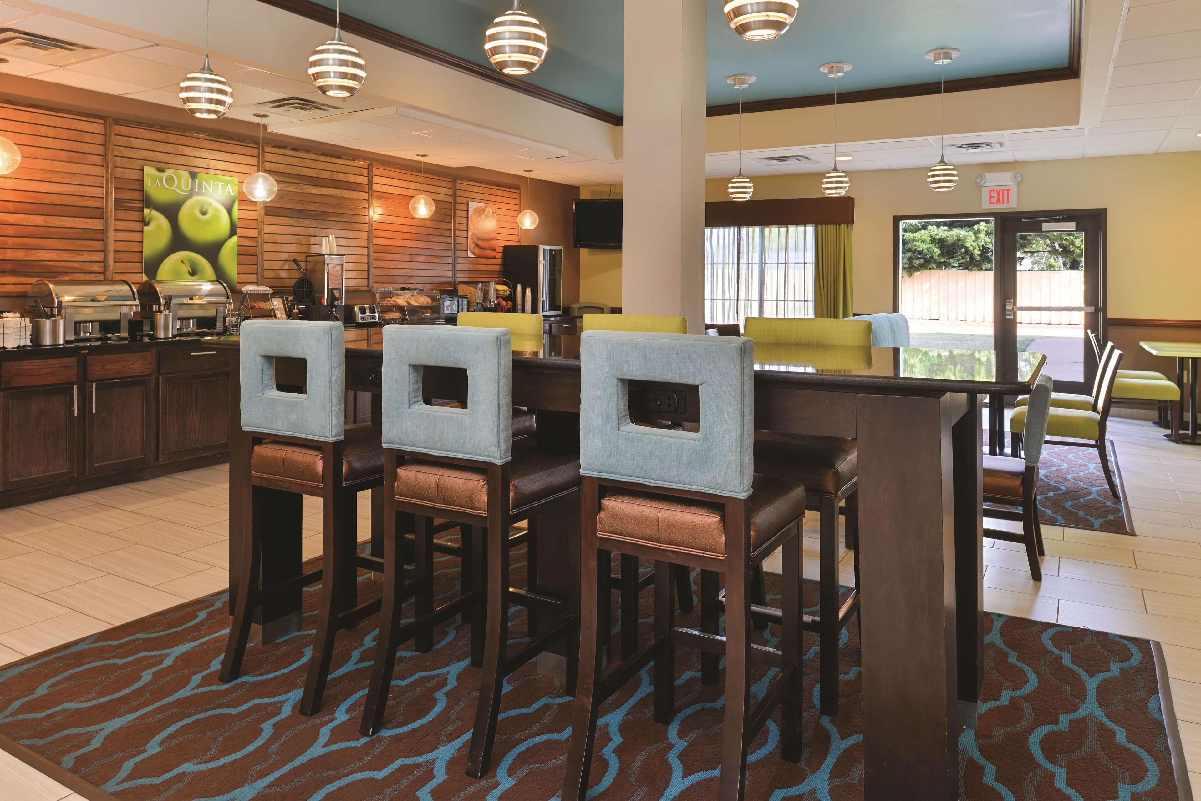 La Quinta By Wyndham Woodward Hotell Exteriör bild