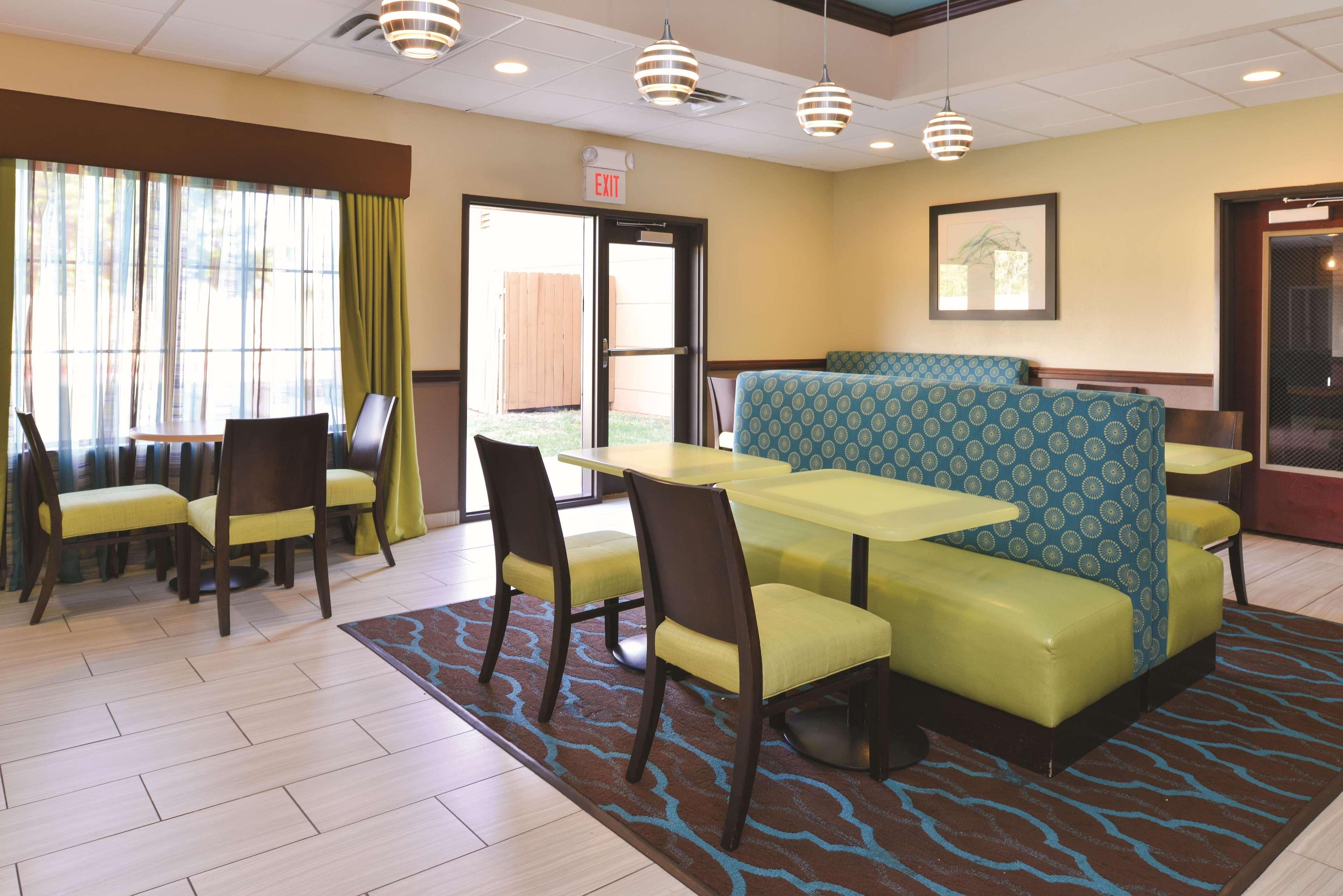 La Quinta By Wyndham Woodward Hotell Exteriör bild