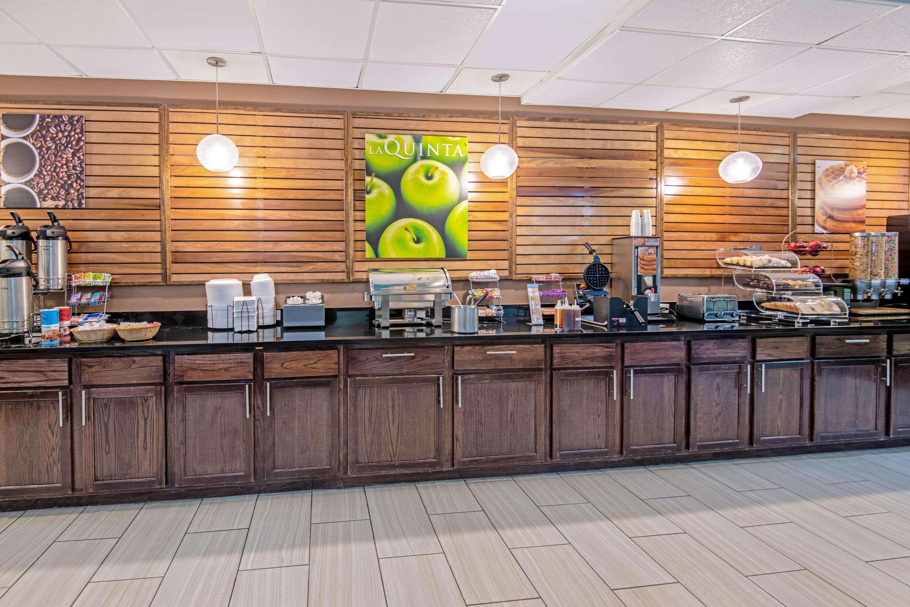 La Quinta By Wyndham Woodward Hotell Exteriör bild