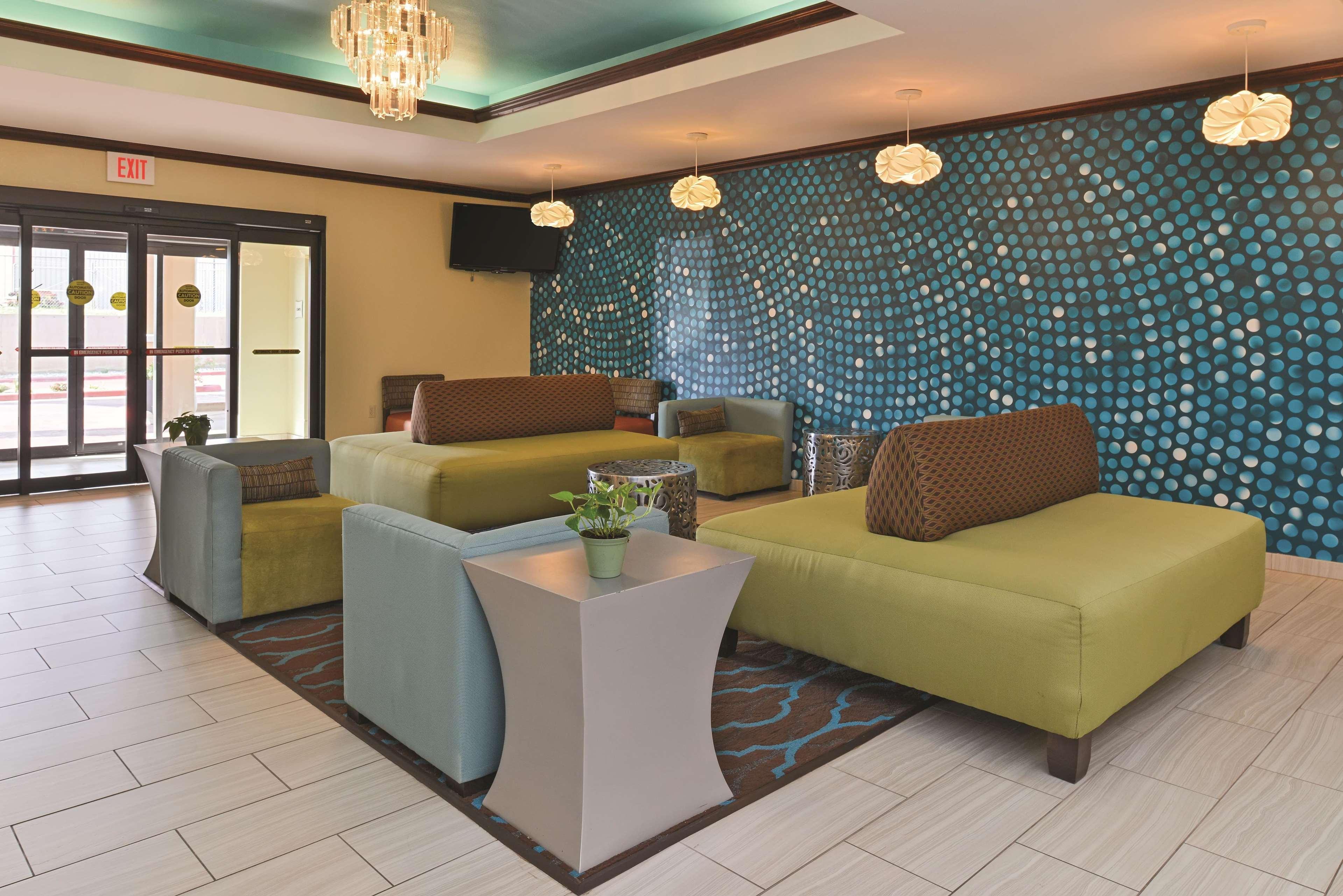 La Quinta By Wyndham Woodward Hotell Exteriör bild