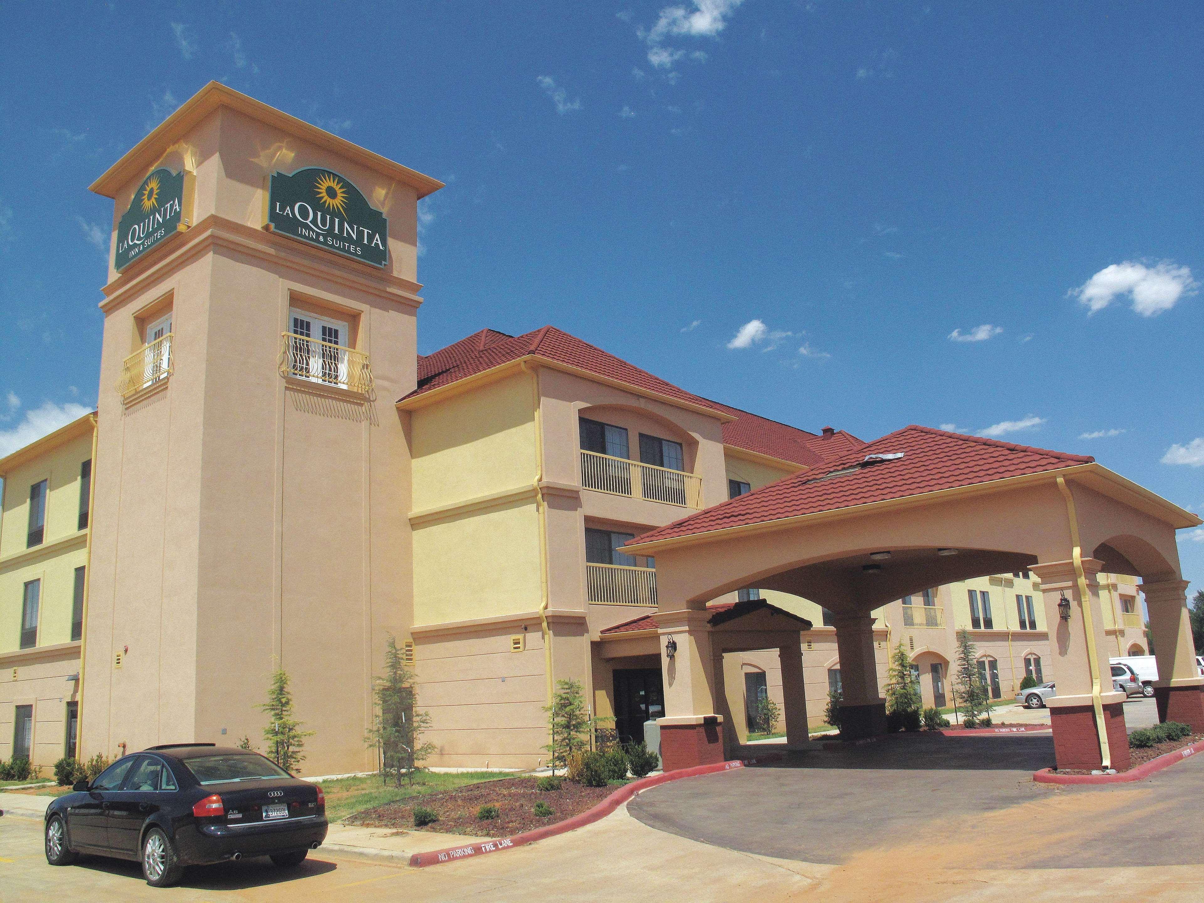 La Quinta By Wyndham Woodward Hotell Exteriör bild