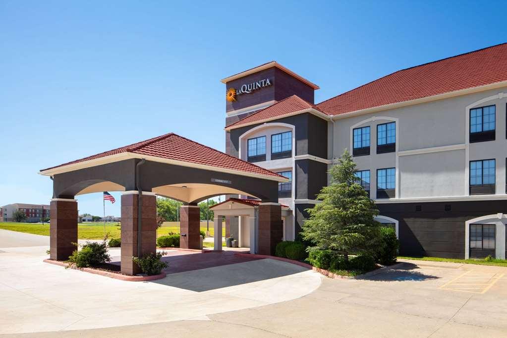 La Quinta By Wyndham Woodward Hotell Exteriör bild