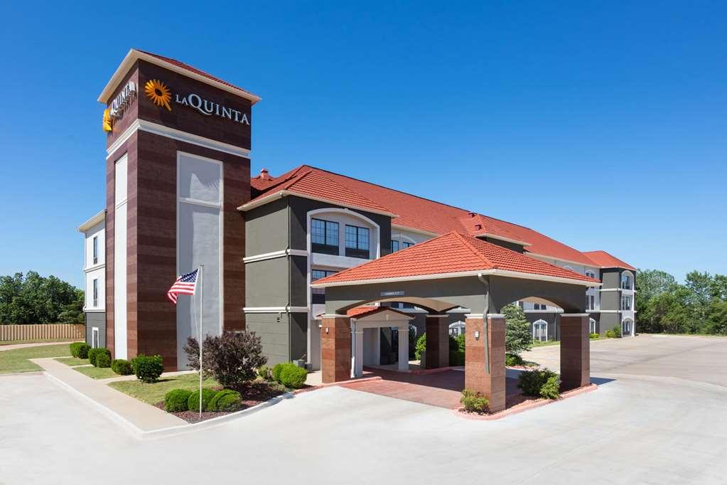 La Quinta By Wyndham Woodward Hotell Exteriör bild